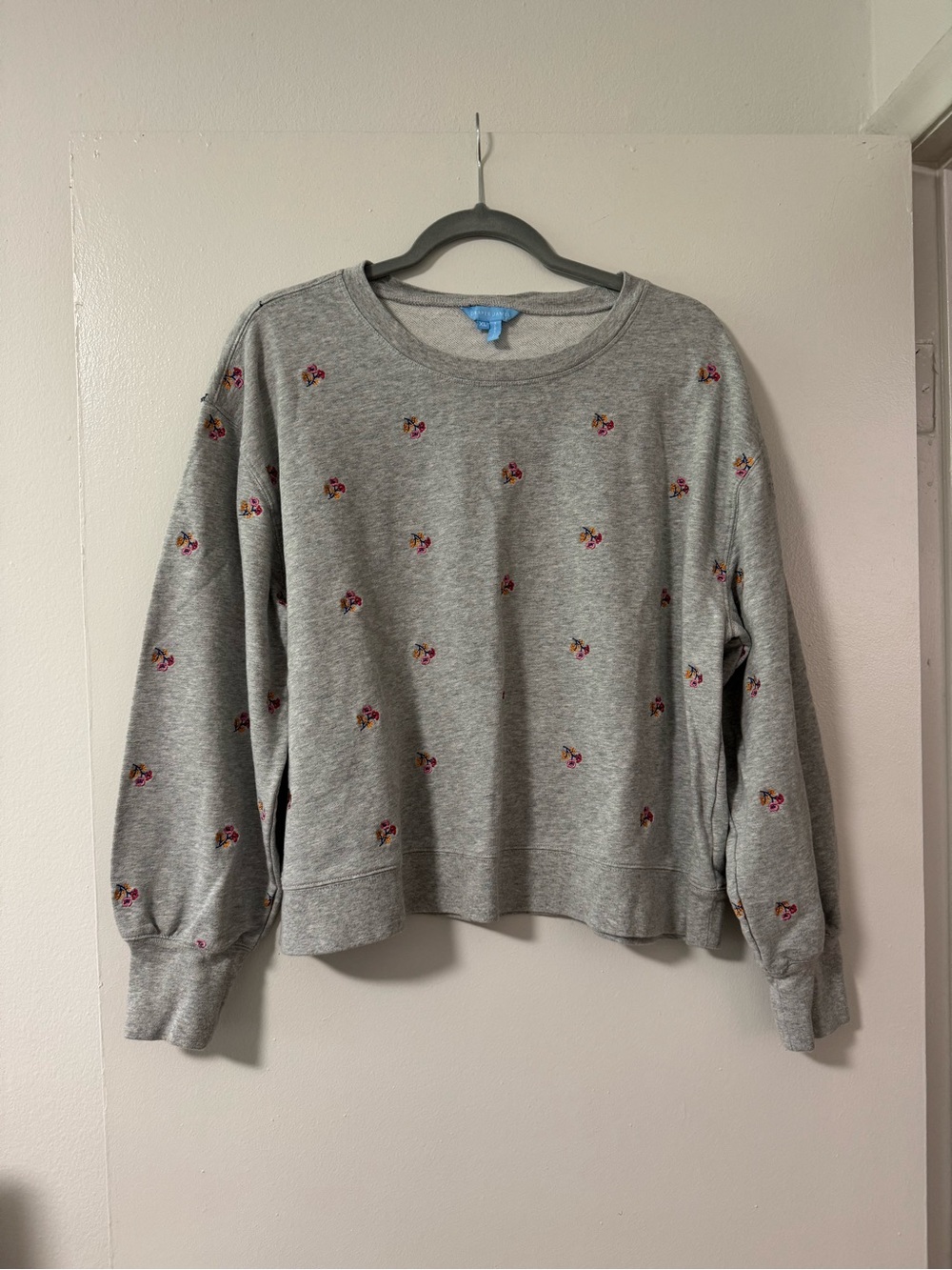 Draper James Gretchen Sweatshirt in Embroidered Viola size XL
